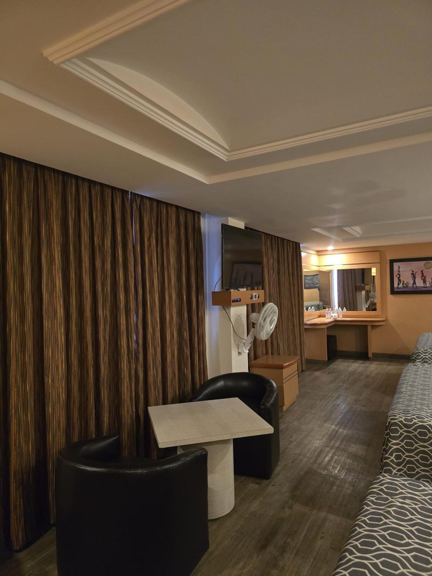 Hotel Y Villas Gran Via Mexico City Luaran gambar